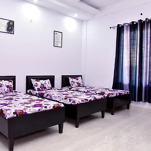 Hostel The Pinnacle House